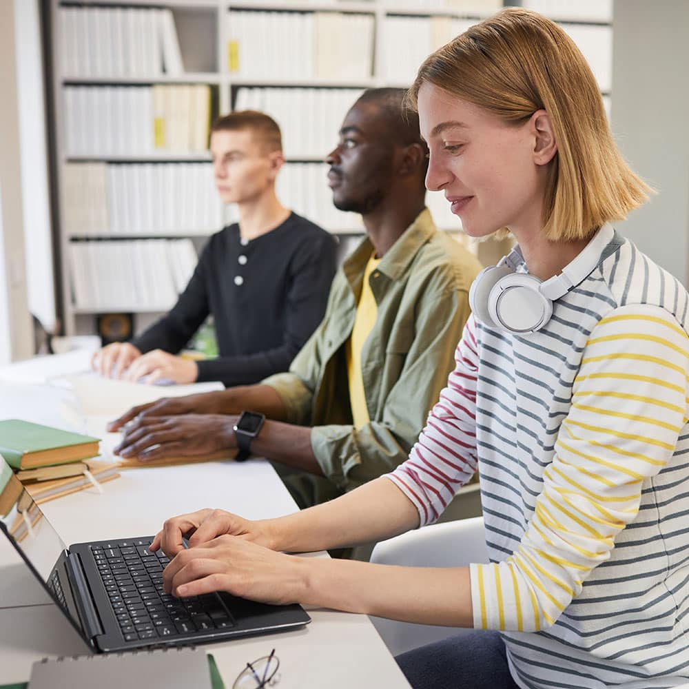 Aperçu du site web Beegup sur mobile et tablette – plateforme éducative responsive